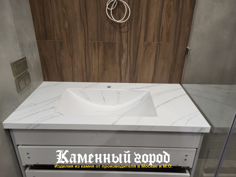 Раковина в ванной из искусственного камня
