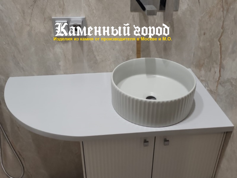 Раковина в ванной из искусственного камня
