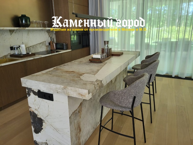 Островок на кухне из искусственного камня 