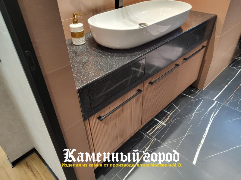 Раковина в ванной из искусственного камня