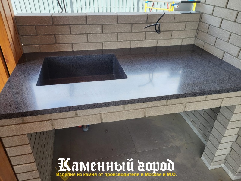Столешница с мойкой из искусственного камня 