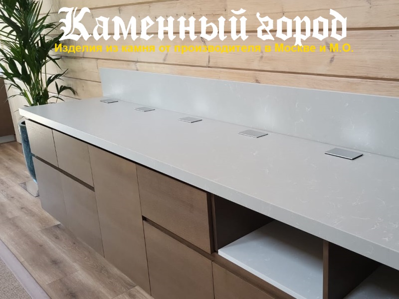 Рабочее место в кабинете из искусственного камня 
