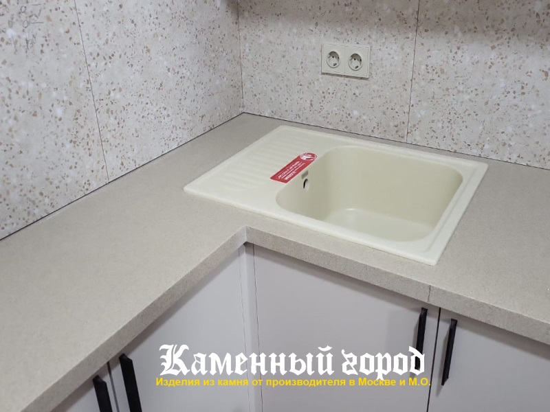 Столешница с  из искусственного камня